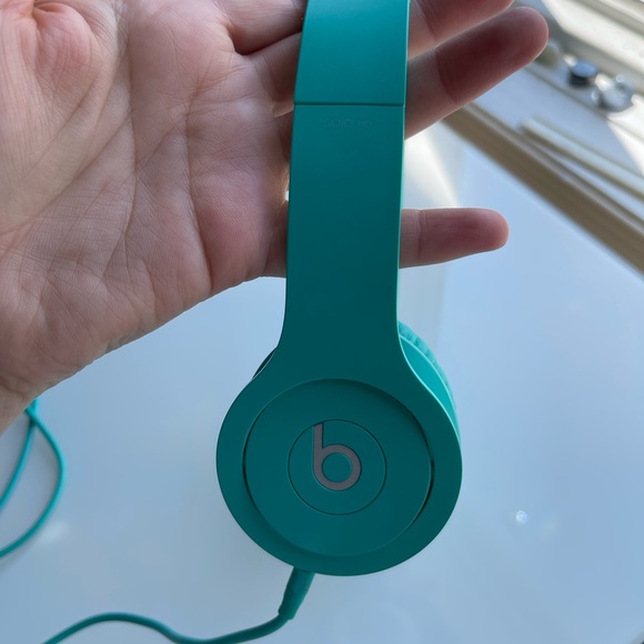 Beats Headphones - Picture 5 of 6